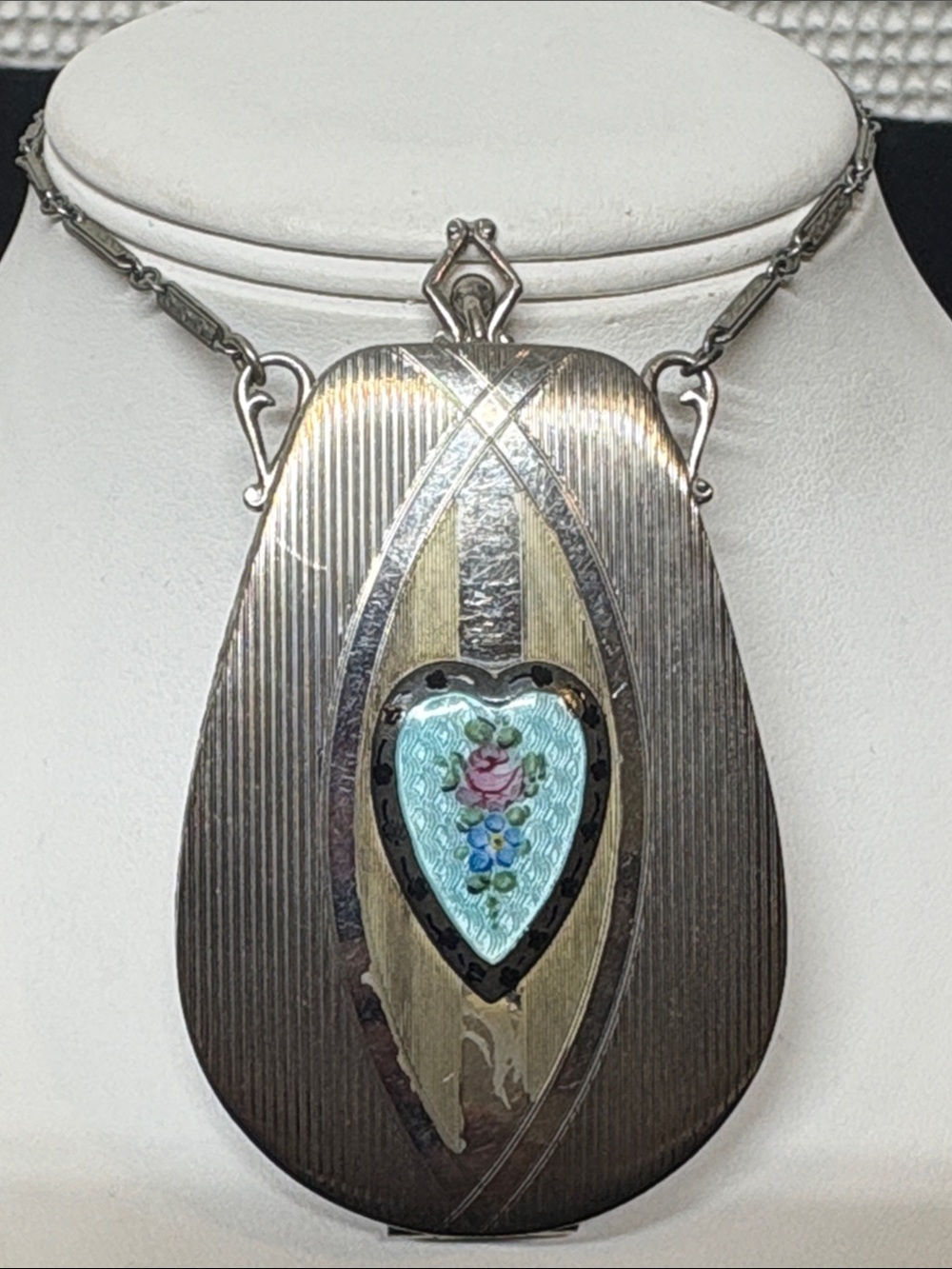 Wristlet compact